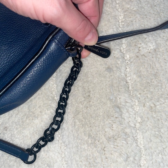Navy and black Michael Kors cross-body purse - Picture 4 of 7